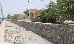 عملیات اجرایی دیوار ساحلی رودخانه واقع در خیابان ارم